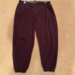 Women’s maroon Old Navy joggers- large petite